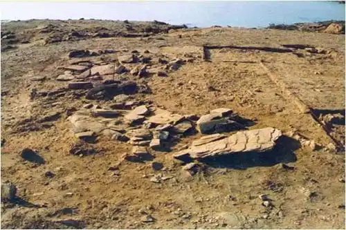Mαρουλάς, αρχαιολογικά ευρήματα στη περιοχή Μαρουλάς της Κύθνου, μαρτυρούν ότι το νησί κατοικήθηκε στη περίοδο της Μεσολιθικής εποχής (9.000 - 8.000 π.Χ.). 